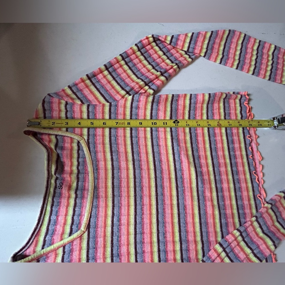 NWOT SO Kohls Striped Ruffle Hem Knit Cropped Top Colorful Size Large - Picture 8 of 8